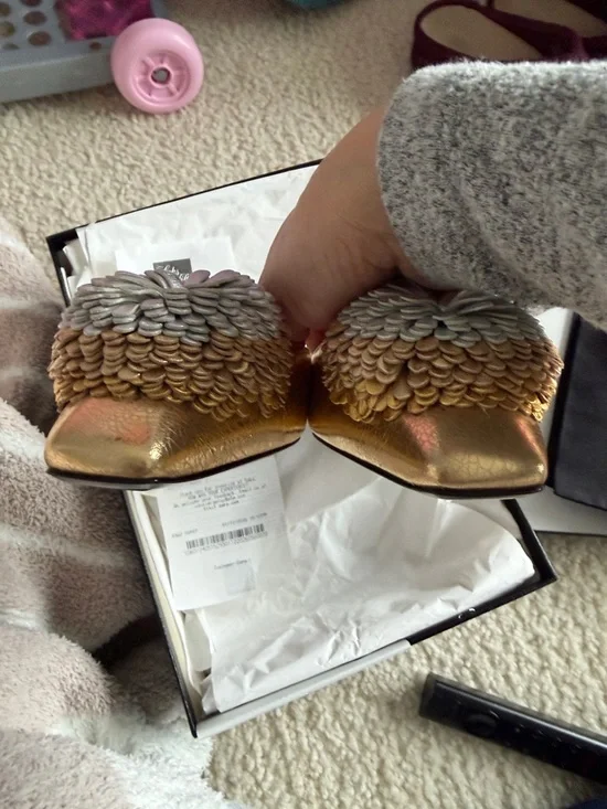 CHANEL Gold Slingback Pumps with Silver Floral Rosettes and Burgundy Insole - Picture 4 of 6